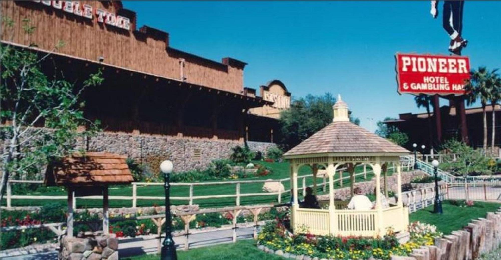 The New Pioneer Hotel Laughlin Exterior photo